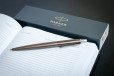 Шариковая ручка Parker Jotter Premium Carlisle Brown Pinstripe CT